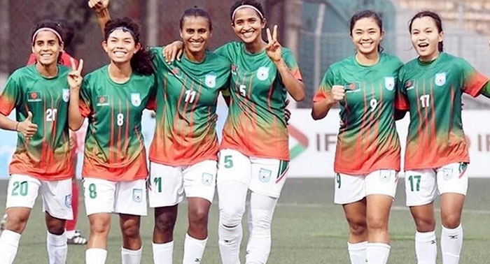 সবশেষে এক হলেন সবাই: বাফুফের সঙ্গে চুক্তিতে বিদ্রোহী ১৮ নারী ফুটবলার